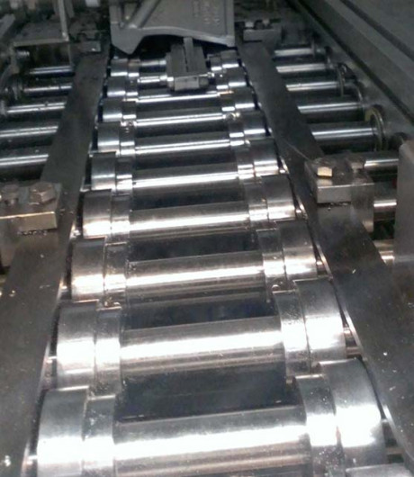 Convoyage à rouleaux ou à galets pour transporter les pièces